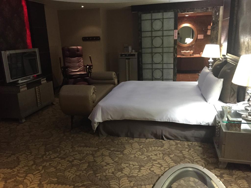 Crystal Business Motel Hsinchu Extérieur photo