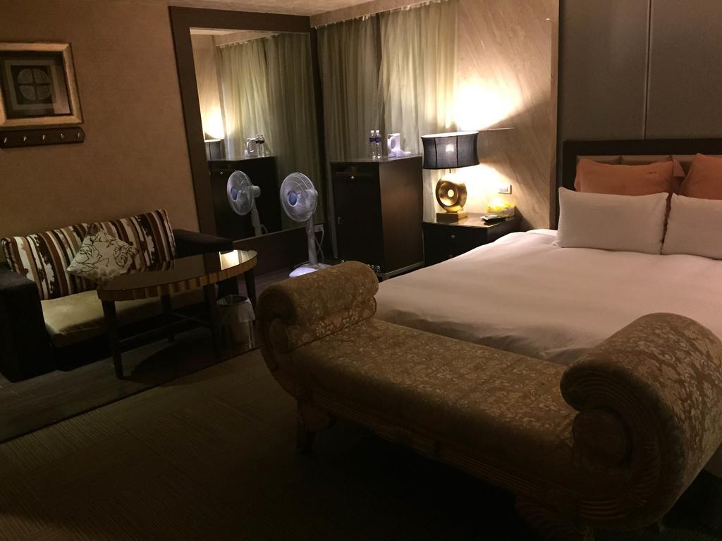 Crystal Business Motel Hsinchu Extérieur photo