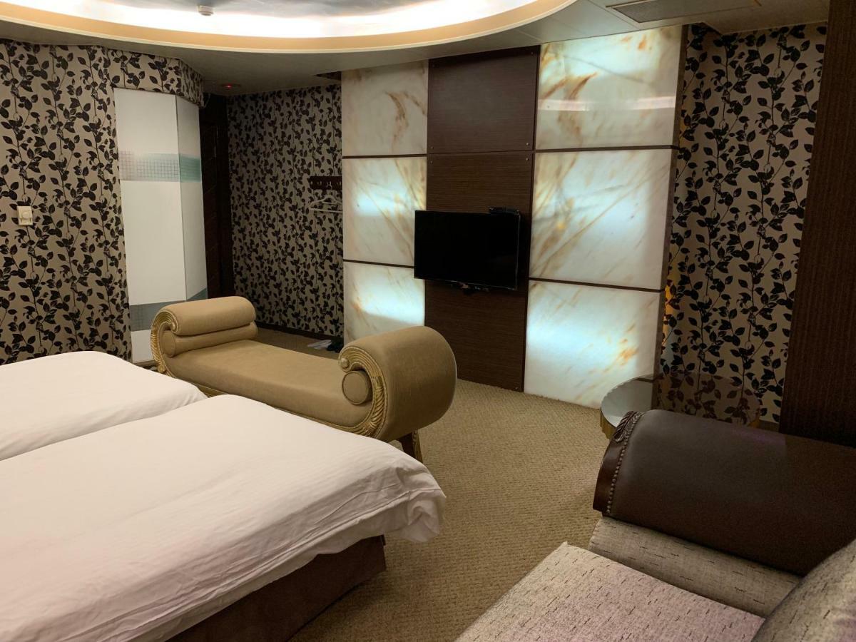 Crystal Business Motel Hsinchu Extérieur photo